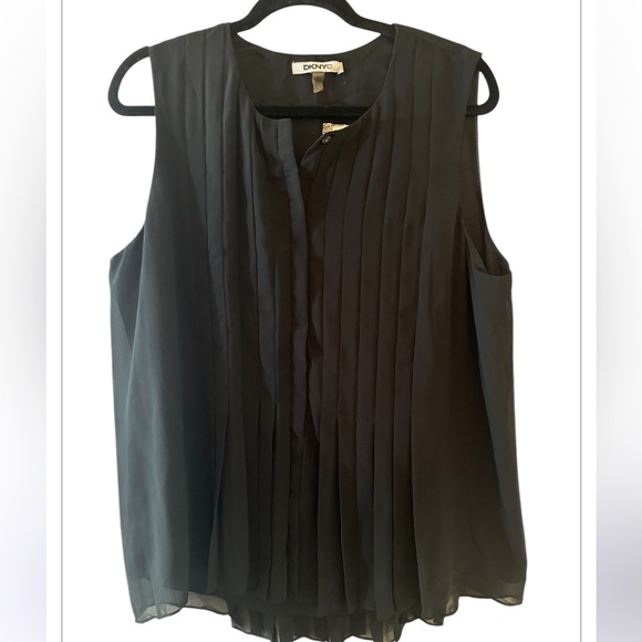 DKNYC Black Sleeveless Shirt - Picture 1 of 3